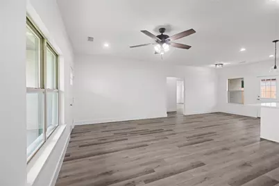 209 W Bonham Street, Tom Bean, TX 75489 - Photo 6