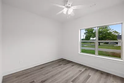 209 W Bonham Street, Tom Bean, TX 75489 - Photo 18