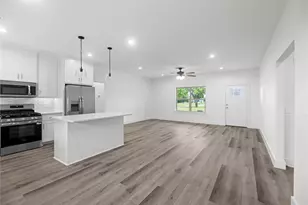 209 W Bonham St, Tom Bean, TX 75489 - Photo 8