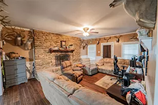 1211 W Hullum St, Breckenridge, TX 76424 - Photo 4