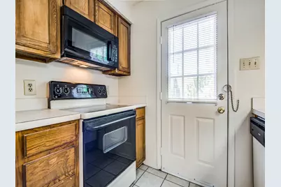 929 W Hickory Street #A10, Denton, TX 76201 - Photo 6