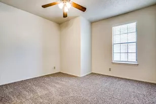 929 W Hickory St, Denton, TX 76201 - Photo 8