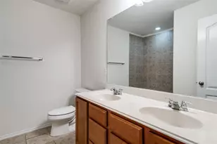 929 Glenndon Dr, Fort Worth, TX 76120 - Photo 10
