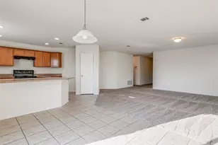 929 Glenndon Dr, Fort Worth, TX 76120 - Photo 4
