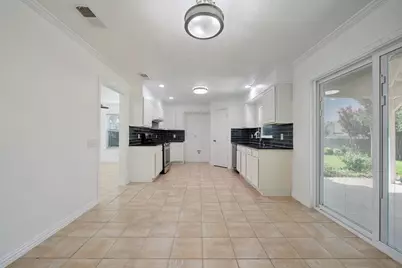 204 Edmundson Court, Arlington, TX 76002 - Photo 10