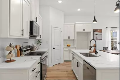 5516 Helmick Avenue, Fort Worth, TX 76107 - Photo 8
