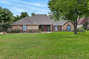 110 Heritage Pl, Glen Rose, TX 76043 - Photo 2