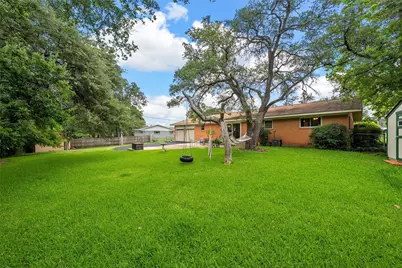 9609 Fair Circle, Woodway, TX 76712 - Photo 18