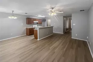 2325 Kingsway Dr, Arlington, TX 76012 - Photo 4