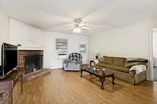 222 Idlewyld Dr, Mesquite, TX 75149 - Photo 2