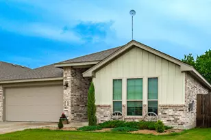 206 Hubbard St, Hillsboro, TX 76645 - Photo 1