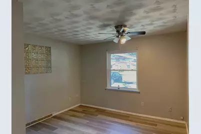3621 Pleasant Run Road, Irving, TX 75062 - Photo 10