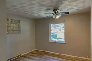3621 Pleasant Run Rd, Irving, TX 75062 - Photo 10
