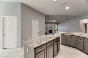 828 Abbots Ln, Denton, TX 76205 - Photo 4