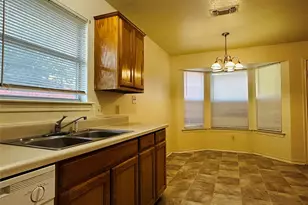 1602 Moss St, Gainesville, TX 76240 - Photo 6