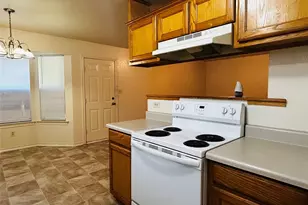 1602 Moss St, Gainesville, TX 76240 - Photo 4