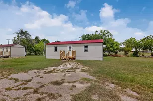 1657 E 2nd St, Cleburne, TX 76031 - Photo 2