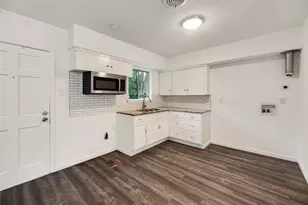 730 Cindy Ln, Grand Prairie, TX 75052 - Photo 8