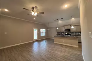 148 Frank St, Greenville, TX 75402 - Photo 2