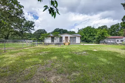 250 E Golden Oaks Drive, Mabank, TX 75156 - Photo 2