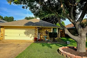 946 S Old Orchard Ln, Lewisville, TX 75067 - Photo 1