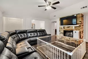 946 S Old Orchard Ln, Lewisville, TX 75067 - Photo 4