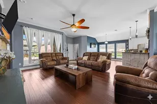 412 Kings Creek Dr, Terrell, TX 75161 - Photo 2