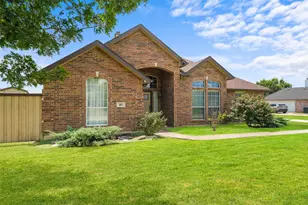 412 Kings Creek Dr, Terrell, TX 75161 - Photo 2