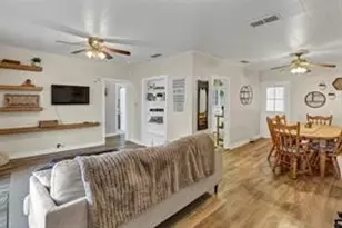201 S Jones St, Granbury, TX 76048 - Photo 24