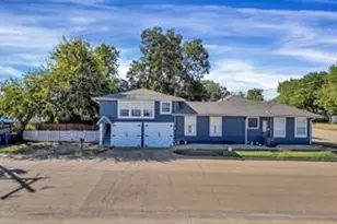 201 S Jones St, Granbury, TX 76048 - Photo 4