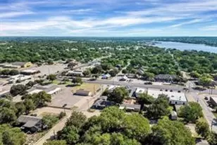 201 S Jones St, Granbury, TX 76048 - Photo 2