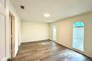 2829 Arcadia Ln, Carrollton, TX 75007 - Photo 4