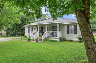 304 Lee St, Wolfe City, TX 75496 - Photo 22