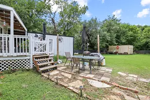 304 Lee St, Wolfe City, TX 75496 - Photo 18