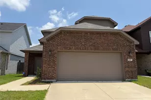 2237 Diamond Dr, Grand Prairie, TX 75051 - Photo 2