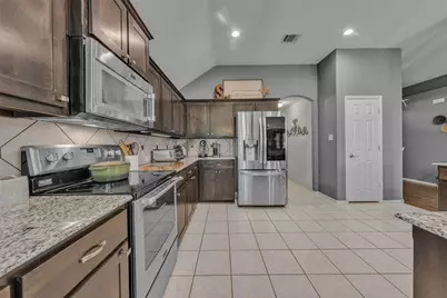 11209 Beechgrove Court, Fort Worth, TX 76140 - Photo 12