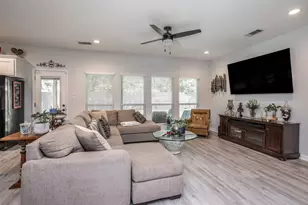 1127 Vintage Ave, Gainesville, TX 76240 - Photo 4