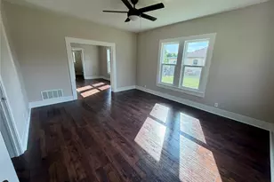 217 Dunlap, Italy, TX 76651 - Photo 4