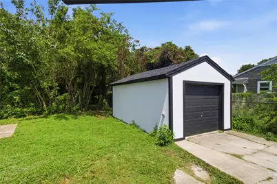 2033 Redman Circle, Dallas, TX 75223 - Photo 24