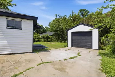 2033 Redman Circle, Dallas, TX 75223 - Photo 22