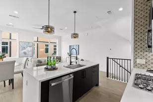 723 W 10th St, Dallas, TX 75208 - Photo 8