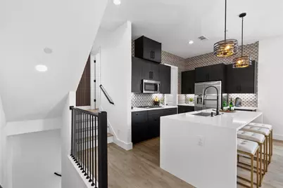 723 W 10th Street #106, Dallas, TX 75208 - Photo 4