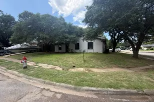 5433 Kings Mnr Dr, Lake Dallas, TX 75065 - Photo 2