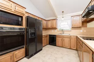 1710 Park Hill Dr, Arlington, TX 76012 - Photo 12