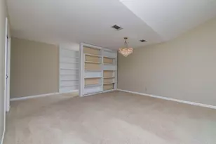 1710 Park Hill Dr, Arlington, TX 76012 - Photo 10