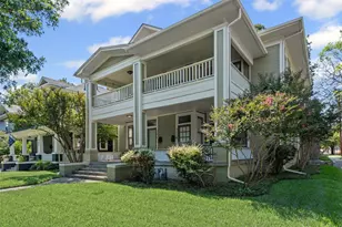301 S Edgefield Ave, Dallas, TX 75208 - Photo 1
