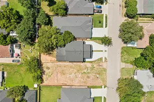 132 Cottonwood St, Fort Worth, TX 76111 - Photo 2