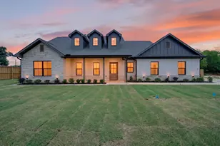 301 Grace Ln, Athens, TX 75751 - Photo 4