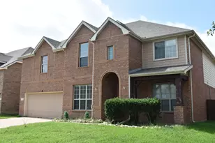 425 Crown Oaks Dr, Fort Worth, TX 76131 - Photo 2