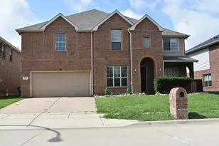 425 Crown Oaks Dr, Fort Worth, TX 76131 - Photo 1